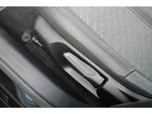Peugeot 208 Hybrid 100 e-DCS6 Allure | Automaat | Navigatie | Camera | Adaptieve cruise control | Mild Hybrid... ActivLease financial lease