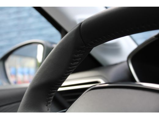 Peugeot 208 Hybrid 100 e-DCS6 Allure | Automaat | Navigatie | Camera | Adaptieve cruise control | Mild Hybrid... ActivLease financial lease