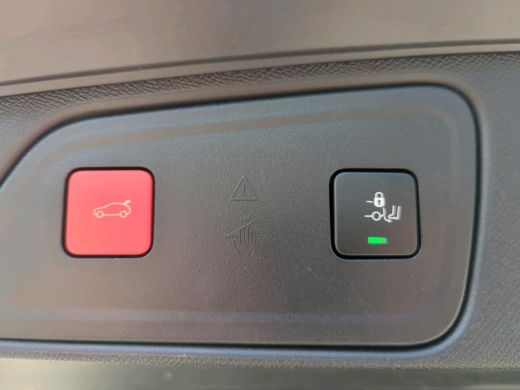Peugeot 3008 1.6 PureTech Blue Lease GT | Automaat | Navigatie | Camera | Panorama/schuifdak | Focal | Comfort... ActivLease financial lease