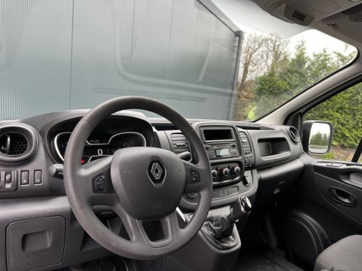 Renault Trafic 2.0 dCi 120 PK / L1H1 / 1e EIG. / 2x SCHUIFDEUR / AIRCO / CRUISE / TREKHAAK ActivLease financial lease