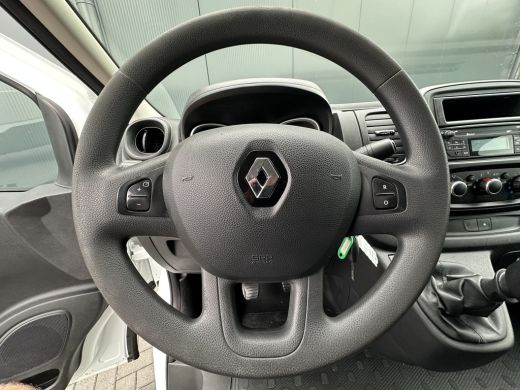 Renault Trafic 2.0 dCi 120 PK / L1H1 / 1e EIG. / 2x SCHUIFDEUR / AIRCO / CRUISE / TREKHAAK ActivLease financial lease