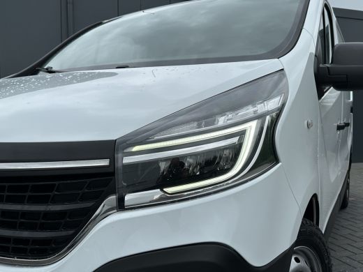 Renault Trafic 2.0 dCi 120 PK / L1H1 / 1e EIG. / 2x SCHUIFDEUR / AIRCO / CRUISE / TREKHAAK ActivLease financial lease