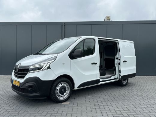 Renault Trafic 2.0 dCi 120 PK / L1H1 / 1e EIG. / 2x SCHUIFDEUR / AIRCO / CRUISE / TREKHAAK ActivLease financial lease