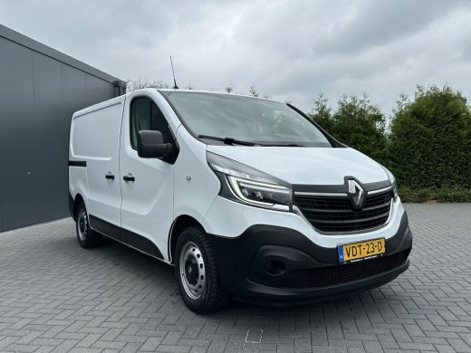 Renault Trafic 2.0 dCi 120 PK / L1H1 / 1e EIG. / 2x SCHUIFDEUR / AIRCO / CRUISE / TREKHAAK ActivLease financial lease