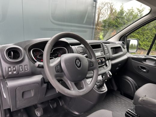 Renault Trafic 2.0 dCi 120 PK / L1H1 / 1e EIG. / 2x SCHUIFDEUR / AIRCO / CRUISE / TREKHAAK ActivLease financial lease