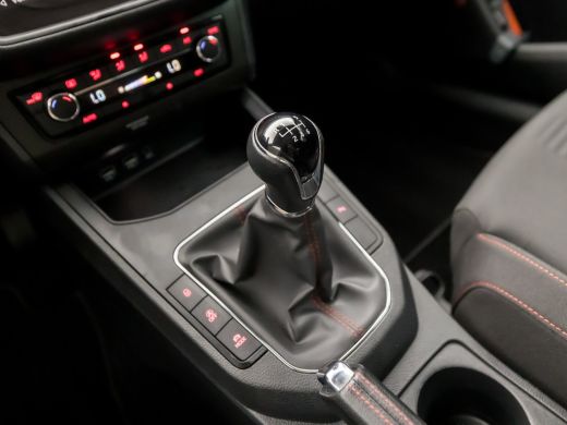 Seat Ibiza 1.0 TSI FR Business Intense (SCHUIFDAK, APPLE CARPLAY, GROOT NAVI, BEATS AUDIO, CAMERA, CLIMATE, ... ActivLease financial lease