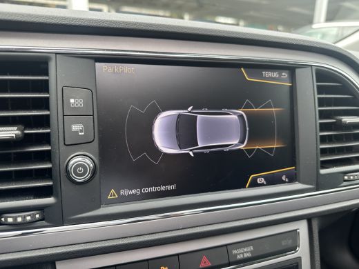 Seat Leon 1.4 EcoTSI Style Business Intense | Achterbank in delen neerklapbaar | Airco (automatisch) | Appl... ActivLease financial lease