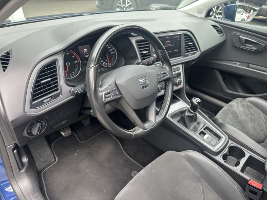 Seat Leon 1.4 EcoTSI Style Business Intense | Achterbank in delen neerklapbaar | Airco (automatisch) | Appl... ActivLease financial lease