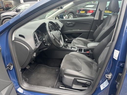 Seat Leon 1.4 EcoTSI Style Business Intense | Achterbank in delen neerklapbaar | Airco (automatisch) | Appl... ActivLease financial lease