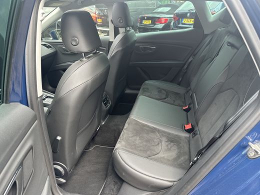 Seat Leon 1.4 EcoTSI Style Business Intense | Achterbank in delen neerklapbaar | Airco (automatisch) | Appl... ActivLease financial lease