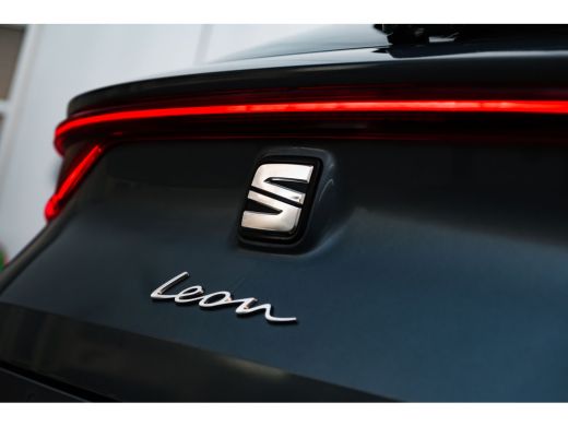 Seat Leon Sportstourer FR Business - eHybrid | Achteruitrijcamera | Automatisch dimmende binnenspiegel | Da... ActivLease financial lease