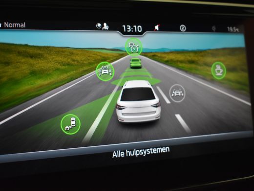 Skoda Superb Combi 1.4 TSI iV Business Edition Plus 218pk Panorama dak | Elektrische stoelen | Keyless | Navig... ActivLease financial lease
