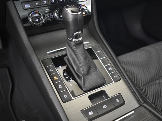 Skoda Superb Combi 1.4 TSI iV Business Edition Plus 218pk Panorama dak | Elektrische stoelen | Keyless | Navig... ActivLease financial lease