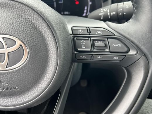 Toyota Yaris Cross 1.5 Hybrid 115 First Edition | Apple CarPlay | Navigatie | Stoel / Stuur verwarming | Rijklaarpri... ActivLease financial lease