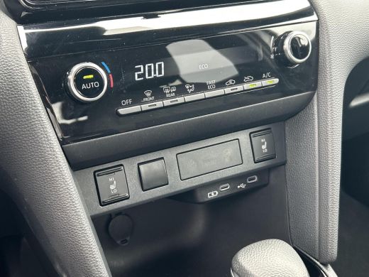 Toyota Yaris Cross 1.5 Hybrid 115 First Edition | Apple CarPlay | Navigatie | Stoel / Stuur verwarming | Rijklaarpri... ActivLease financial lease
