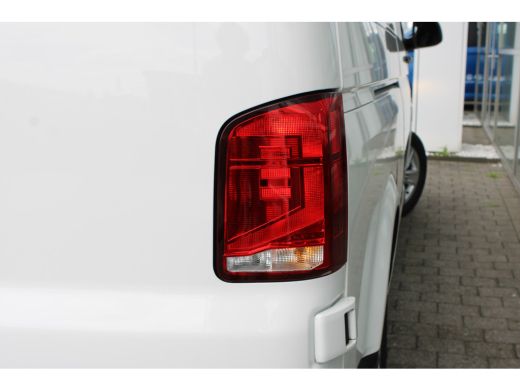 Volkswagen Transporter Comfortline | 2.0 TDI 110 pk | L2 | Trekhaak | Navi | Cruise | Laadvloer | Zijwandbekleding | App... ActivLease financial lease