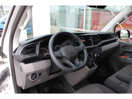 Volkswagen Transporter Comfortline | 2.0 TDI 110 pk | L2 | Trekhaak | Navi | Cruise | Laadvloer | Zijwandbekleding | App... ActivLease financial lease