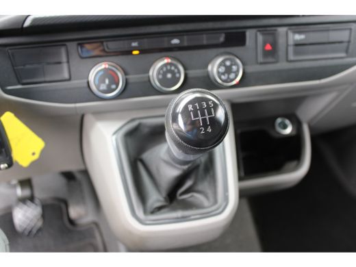 Volkswagen Transporter Comfortline | 2.0 TDI 110 pk | L2 | Trekhaak | Navi | Cruise | Laadvloer | Zijwandbekleding | App... ActivLease financial lease