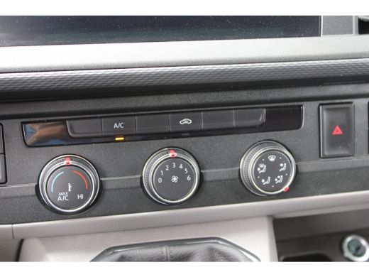 Volkswagen Transporter Comfortline | 2.0 TDI 110 pk | L2 | Trekhaak | Navi | Cruise | Laadvloer | Zijwandbekleding | App... ActivLease financial lease