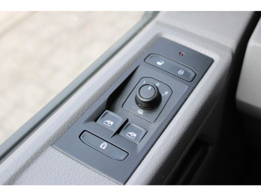 Volkswagen Transporter Comfortline | 2.0 TDI 110 pk | L2 | Trekhaak | Navi | Cruise | Laadvloer | Zijwandbekleding | App... ActivLease financial lease
