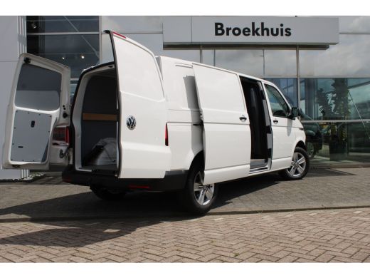 Volkswagen Transporter Comfortline | 2.0 TDI 110 pk | L2 | Trekhaak | Navi | Cruise | Laadvloer | Zijwandbekleding | App... ActivLease financial lease