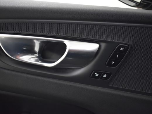 Volvo  XC60 2.0 T6 Plug-in hybrid AWD Plus Bright 350pk Trekhaak | Panorama dak | Leder bekleding | Dodehoekd... ActivLease financial lease