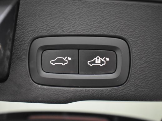 Volvo  XC60 2.0 T6 Plug-in hybrid AWD Plus Bright 350pk Trekhaak | Panorama dak | Leder bekleding | Dodehoekd... ActivLease financial lease