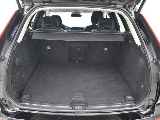 Volvo  XC60 2.0 T6 Plug-in hybrid AWD Plus Bright 350pk Trekhaak | Panorama dak | Leder bekleding | Dodehoekd... ActivLease financial lease