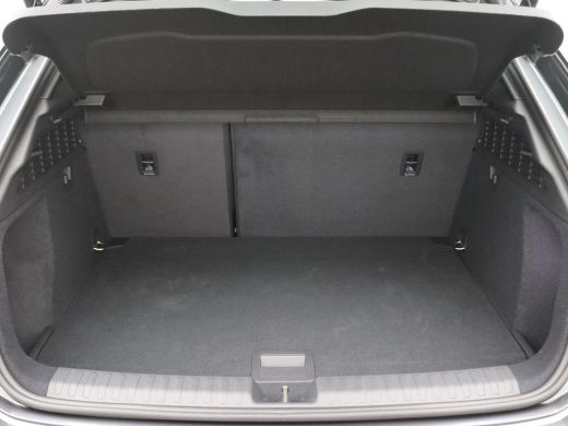Audi A3 Sportback 45 TFSI e S edition Competition Led matrix, adaptive cruise, panoramadak, keyless, acht... ActivLease financial lease