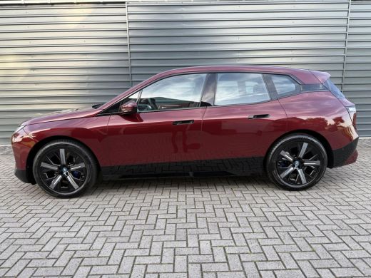 BMW iX xDrive40 High Executive 77 kWh SOH 99% Led v+a Auto.inparkeren Pano ActivLease financial lease