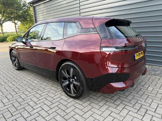BMW iX xDrive40 High Executive 77 kWh SOH 99% Led v+a Auto.inparkeren Pano ActivLease financial lease