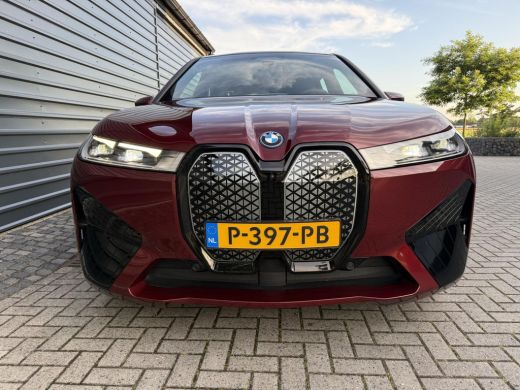 BMW iX xDrive40 High Executive 77 kWh SOH 99% Led v+a Auto.inparkeren Pano ActivLease financial lease