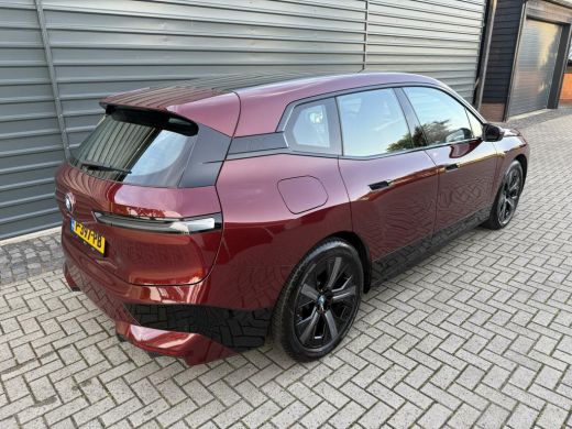 BMW iX xDrive40 High Executive 77 kWh SOH 99% Led v+a Auto.inparkeren Pano ActivLease financial lease