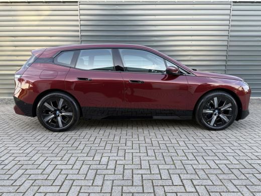 BMW iX xDrive40 High Executive 77 kWh SOH 99% Led v+a Auto.inparkeren Pano ActivLease financial lease