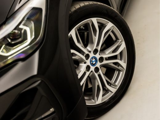 BMW X1 xDrive25e Sportline 221Pk Automaat (GROOT NAVI, DEALER ONDERHOUDEN, SFEERVERLICHTING, CLIMATE, LE... ActivLease financial lease