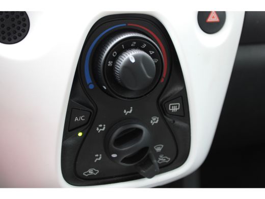 Citroën C3 1.2 PureTech Feel | Achterbank in delen neerklapbaar | Airco (automatisch) | Apple Carplay/Androi... ActivLease financial lease