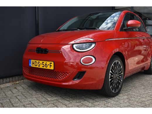 Fiat 500e 3+1 La Prima 42 kWh 3-Fase | Vol-Leder | Navigatie | Achteruitrijcamera | Stoelverwarming | Adapt... ActivLease financial lease