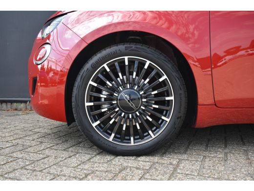 Fiat 500e 3+1 La Prima 42 kWh 3-Fase | Vol-Leder | Navigatie | Achteruitrijcamera | Stoelverwarming | Adapt... ActivLease financial lease