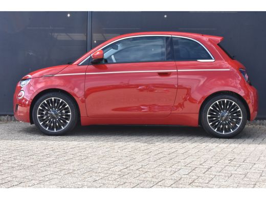 Fiat 500e 3+1 La Prima 42 kWh 3-Fase | Vol-Leder | Navigatie | Achteruitrijcamera | Stoelverwarming | Adapt... ActivLease financial lease