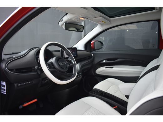 Fiat 500e 3+1 La Prima 42 kWh 3-Fase | Vol-Leder | Navigatie | Achteruitrijcamera | Stoelverwarming | Adapt... ActivLease financial lease