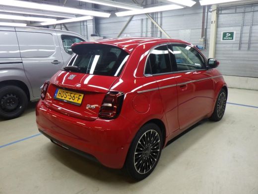 Fiat 500 3+1 La Prima 42 kWh 3-Fase | Vol-Leder | Navigatie | Achteruitrijcamera | Stoelverwarming | Adapt... ActivLease financial lease