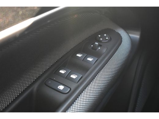 Fiat 600 Urban 54 kWh | Draadloos Apple Carplay & Android Auto | Parkeersensoren | Cruise Control | !! ActivLease financial lease