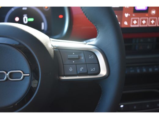 Fiat 600 Urban 54 kWh | Draadloos Apple Carplay & Android Auto | Parkeersensoren | Cruise Control | !! ActivLease financial lease