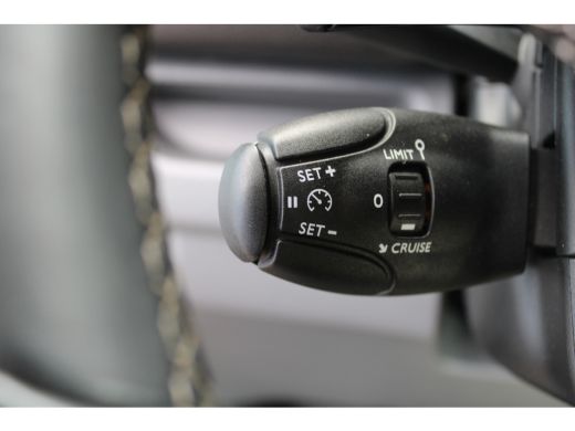 Peugeot Expert 2.0 BlueHDI 120 Compact Urban | Automaat | Navigatie | Camera | 3-Zits | Lichtmetaal | Parkeersen... ActivLease financial lease
