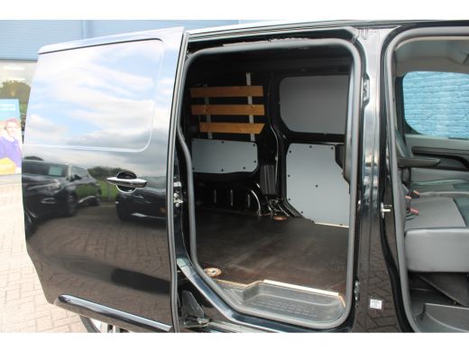 Peugeot Expert 2.0 BlueHDI 120 Compact Urban | Automaat | Navigatie | Camera | 3-Zits | Lichtmetaal | Parkeersen... ActivLease financial lease