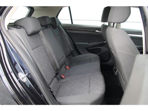 Volkswagen Golf 1.5 eTSI Style | Camera | Carplay | Navi | DAB | Adapt. Cruise | Dodehoek | LED | Sfeerverlichtin... ActivLease financial lease