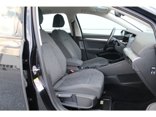 Volkswagen Golf 1.5 eTSI Style | Camera | Carplay | Navi | DAB | Adapt. Cruise | Dodehoek | LED | Sfeerverlichtin... ActivLease financial lease