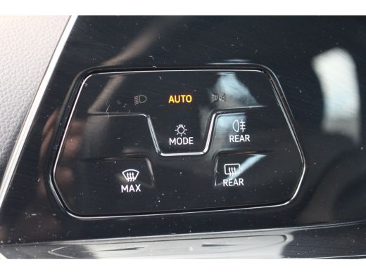 Volkswagen Golf 1.5 eTSI Style | Camera | Carplay | Navi | DAB | Adapt. Cruise | Dodehoek | LED | Sfeerverlichtin... ActivLease financial lease
