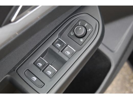 Volkswagen Golf 1.5 eTSI Style | Camera | Carplay | Navi | DAB | Adapt. Cruise | Dodehoek | LED | Sfeerverlichtin... ActivLease financial lease