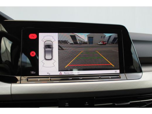 Volkswagen Golf 1.5 eTSI Style | Camera | Carplay | Navi | DAB | Adapt. Cruise | Dodehoek | LED | Sfeerverlichtin... ActivLease financial lease